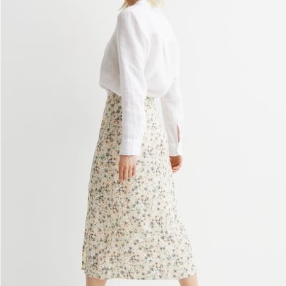 H&M Viscose Skirt - US 2 - Picture 3 of 7